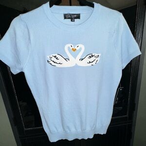 NWT On 12th Blue Short Sleeve Sweater with Swan Design Sz M